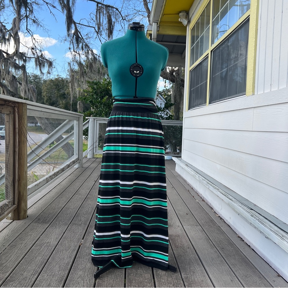 Merona: Striped Multicolored Maxi Skirt. Women’s Size Large.